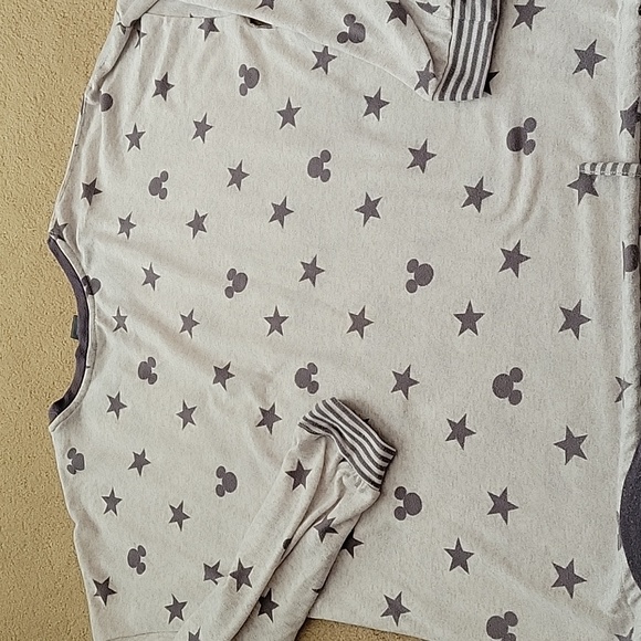 Disney Lounge Shirt Large Long Sleeve Gray Black Stars - Picture 5 of 5